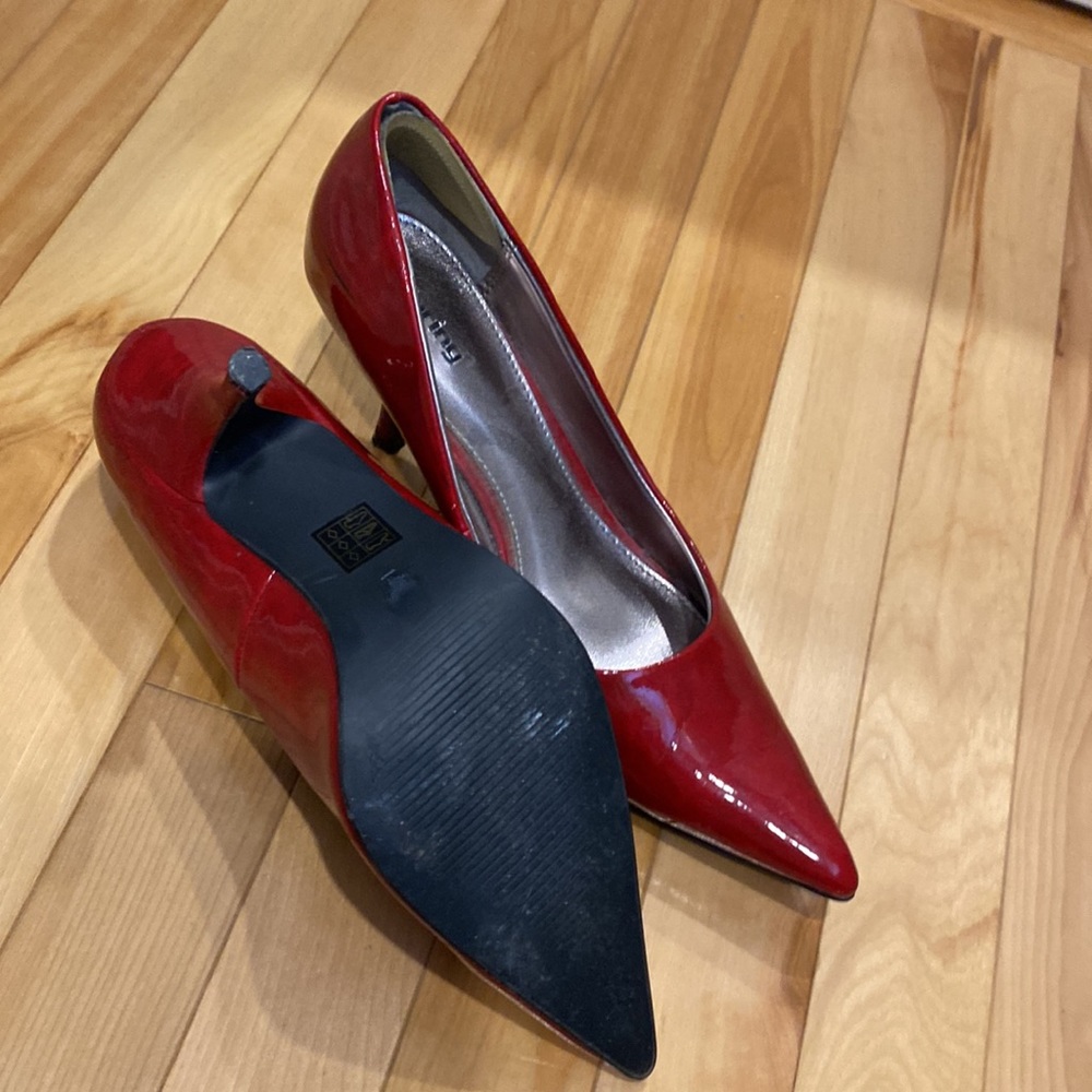 Heels - Picture 3 of 3